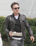 EXCLUSIVE David Arquette gets In and Out Burger with cuts on his fingers
