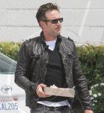 EXCLUSIVE David Arquette gets In and Out Burger with cuts on his fingers