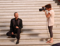 Exkl.: George Michael bei einem Shooting mit Fotografin C True auf den Stufen der Opera Garnier in Paris