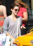 EMMA WATSON GETS ALL FLUSTERED WHILE TRYING TO CATCH A CAB IN NYC. THE ACTRESS EVEN TRIED TAKING OFF HER SUNGLASSES IN HOPES TE DRIVER WOULD RECOGNIZE HER. 