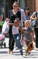 Angelina Jolie, Shiloh Jolie-Pitt, Zahara Jolie-Pitt