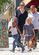 Angelina Jolie, Shiloh Jolie-Pitt, Zahara Jolie-Pitt