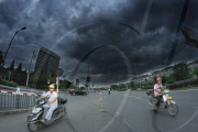 Dunkle Wolken über der Stadt Shaoxing