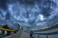 Dunkle Wolken über der Stadt Shaoxing