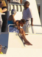 Fresh from her split with husband Marc Anthony, Jennifer Lopez, who turns 42 on Sunday in boat family party.