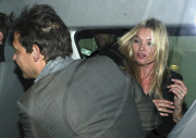 Kate Moss und Ehemann Jamie Hince verlassen das Duke Hotel in Sydney
