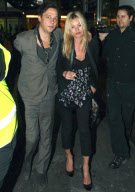 Kate Moss und Ehemann Jamie Hince verlassen das Duke Hotel in Sydney