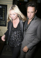 Kate Moss und Ehemann Jamie Hince verlassen das Duke Hotel in Sydney
