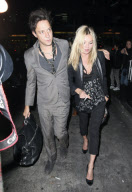 Kate Moss und Ehemann Jamie Hince verlassen das Duke Hotel in Sydney