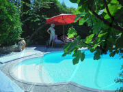 EXCLUSIF -AMANDA LEAR EN VACANCES DANS LE LUBERON x