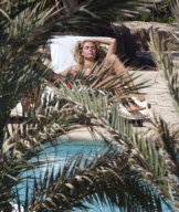 Heidi Klum enjoy a day at the swimming pool in sunny Ibiza
