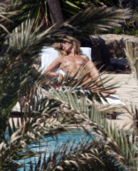 Heidi Klum enjoy a day at the swimming pool in sunny Ibiza