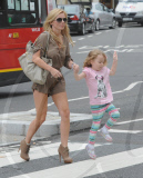 GERI HALLIWELL SPOTTED OUT IN CHELSEA