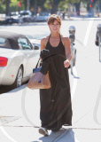 Jennifer Love Hewitt Goes Window Shopping