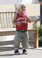 Gwen Stefani and family have a fun day at Underwood Family Farms - Part 2 