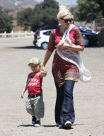 Gwen Stefani and family have a fun day at Underwood Family Farms - Part 2 