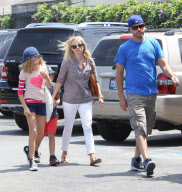 Reese Witherspoon's hubby supports Matthew Mcconaughey! - Part 2