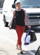 Ladies Of Hollywood Pick Up Swag Bags at A Party 