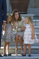 La Familai Real recibe al Papa en Zarzuela.