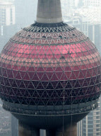 CHINA-SHANGHAI-WINDOW CLEANER (CN)
