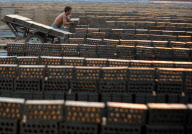 CHINA-ZHEJIANG-HAINING-LABORERS (CN)