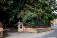 Kampf den Rasern: Eine nachgebaute Radarfalle sorgt für Ruhe in Willington