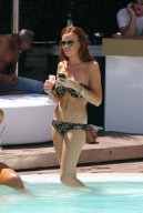 TOWIE Star Amy Childs unterwegs in Essex