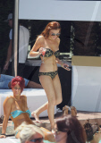 TOWIE Star Amy Childs unterwegs in Essex