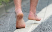 Langstecken-Barfuss-Lauf für Wohltätigkeitsorganisation