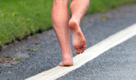Langstecken-Barfuss-Lauf für Wohltätigkeitsorganisation