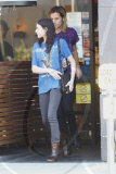 Frances Bean Cobain Eats Lunch with her Boyfriend at Robata Jinya