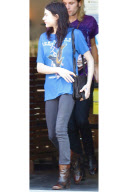 Frances Bean Cobain Eats Lunch with her Boyfriend at Robata Jinya