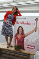 Sarah Wiener präsentiert ihr Buch Herdhelden in Hamburg