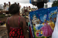 CAMEROON-YAOUNDE-STREET HAWKER