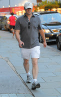 EXC HUGH GRANT JOGGING AROUND KENSINGTON