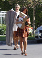 Jennifer Love Hewitt Pouts About LA