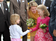 Eröffnung des Kinderkrankenhauses Prinses Elisabeth in GMathilde von Belgien mit ihrer Tochter Prinzessin Elisabeth bei der Eröffnung des Kinderkrankenhauses Prinses Elisabeth in Gent
/ 070911

*** Belgium Crown Prince Philippe, Crown Princess Mathilde