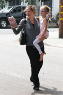 Jennifer Garner, without makeup, and her lovely little dancer, Violet