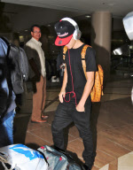 Justin Bieber Arrives with his Head Down