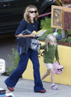 EXCLUSIVE... ExclusiveÖ Julia Roberts And Hazel Head Home 