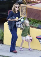 EXCLUSIVE... ExclusiveÖ Julia Roberts And Hazel Head Home 