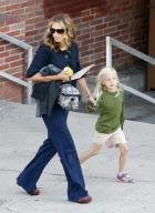 EXCLUSIVE... ExclusiveÖ Julia Roberts And Hazel Head Home 