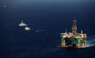 Greenpeace battles Artic oil companies