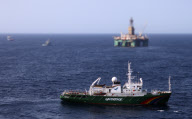 Greenpeace battles Artic oil companies