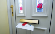 Postmen to be issued with 'Posting Pegs' to avoid getting their fingers bitten by dogs, Britain - 17 Sep 2011