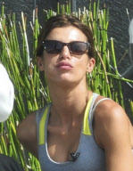 Elisabetta Canalis Eats Lunch Outside 
