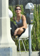 Elisabetta Canalis Eats Lunch Outside 