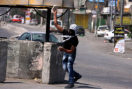 Zusammenstösse zwischen palästinensischen Jugendlichen und israelischen Soldaten am Qalandia Checkpoint im Westjordanland