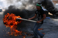 Zusammenstösse zwischen palästinensischen Jugendlichen und israelischen Soldaten am Qalandia Checkpoint im Westjordanland