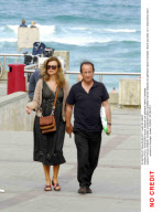 EXCLU -HOSSEGOR:Francois Hollande and girlfriend Valerie Trierweiler